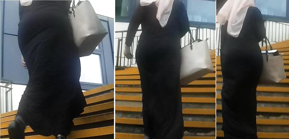 8P Big booty Hijabi girls in maxi skirts 