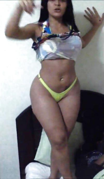 13P HOT AMATEUR BIG BOOBS BUTTS