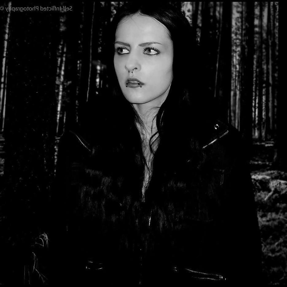 25P Hot Goth and Emo girls (8)