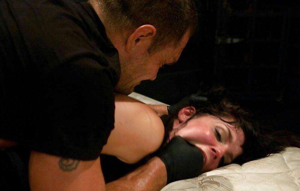 23P Nacho Vidal destroys Bobbi Starr with anal  rough sex.BDSM