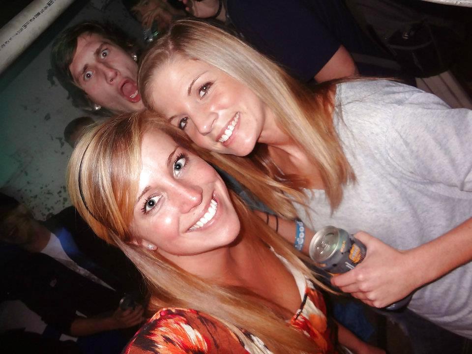 24P College babes with hot, skinny, tight bodys