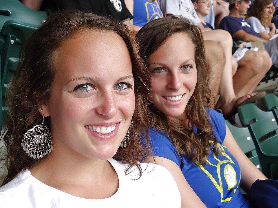 24P College babes with hot, skinny, tight bodys