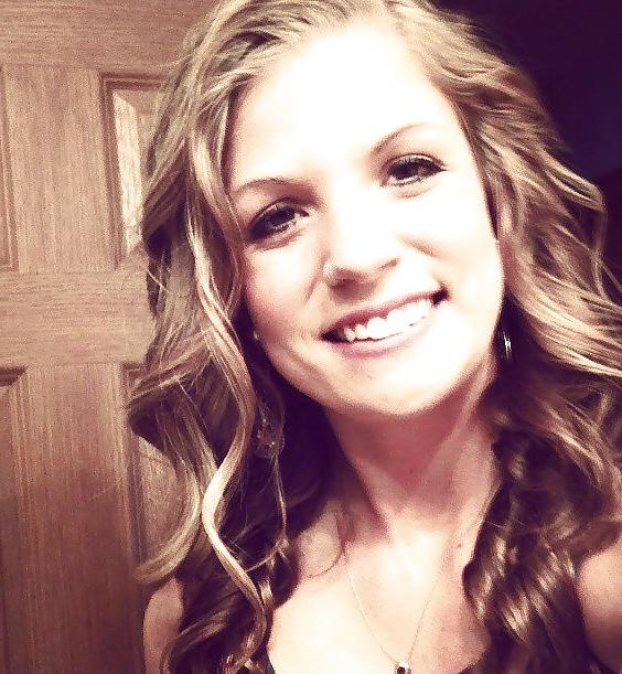 24P College babes with hot, skinny, tight bodys