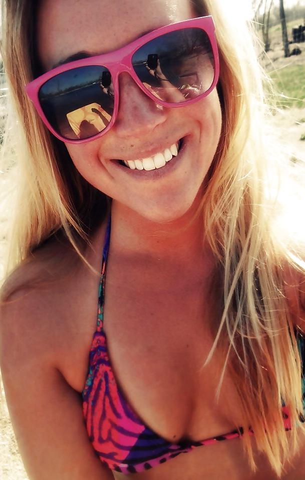 24P College babes with hot, skinny, tight bodys