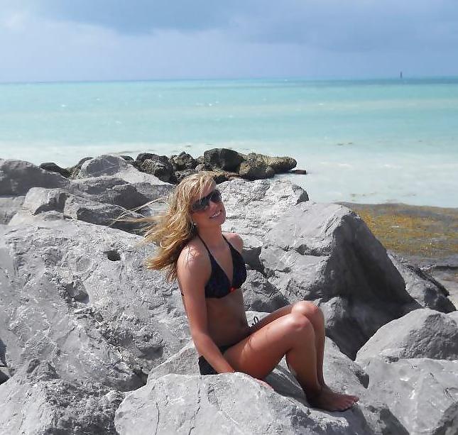24P College babes with hot, skinny, tight bodys