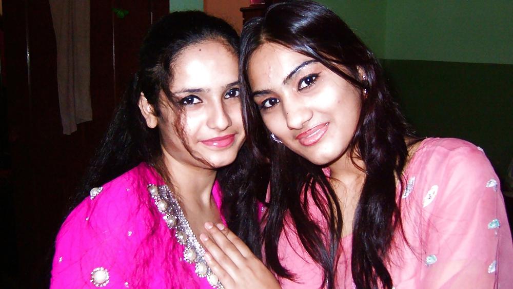 25P Desi fucking with white