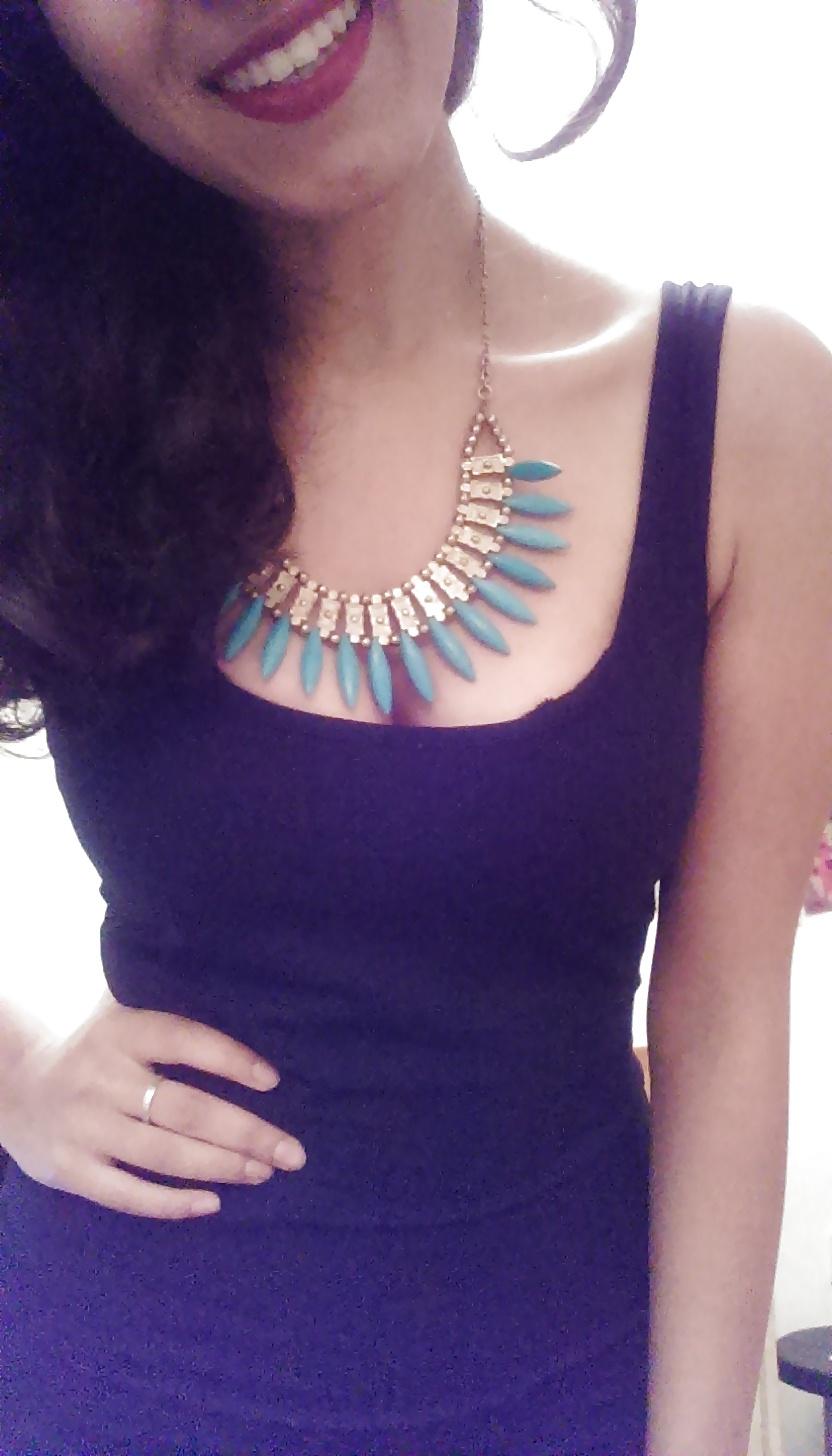 8P Cute Lankan before a night out