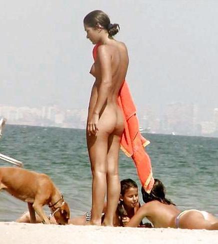 25P Naked Ass On the Beach! 
