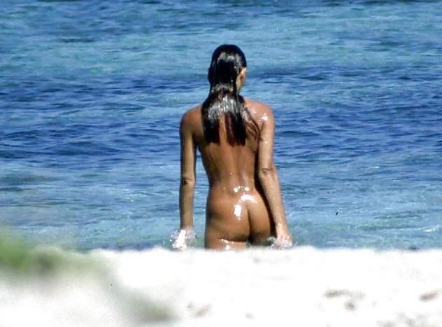 25P Naked Ass On the Beach! 
