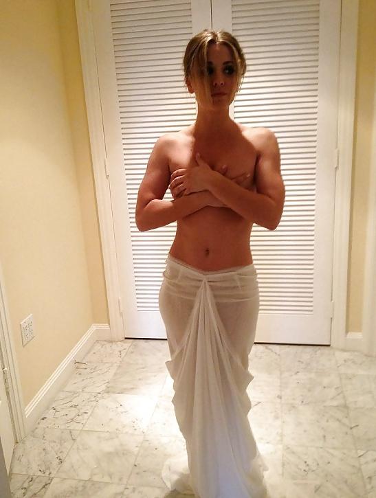 23P Nude selfies Kaley Cuoco - Penny Big Bang Theory