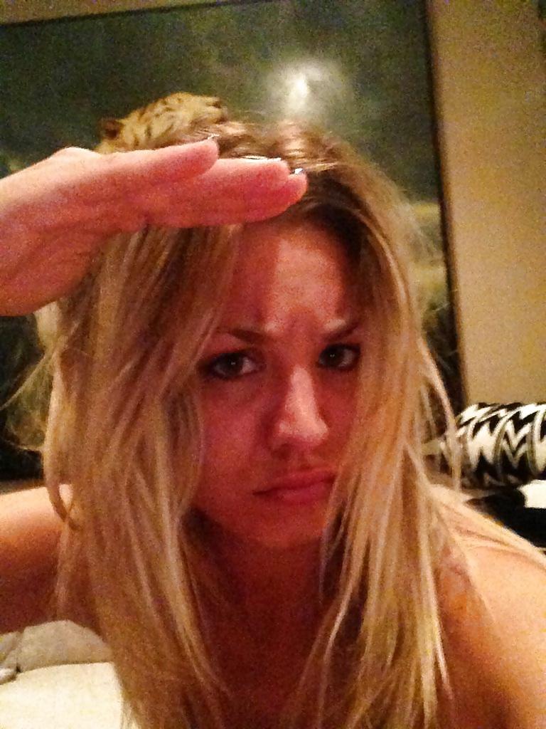 23P Nude selfies Kaley Cuoco - Penny Big Bang Theory