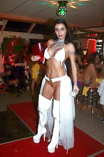 16P Sidney-German Fetish Goddess