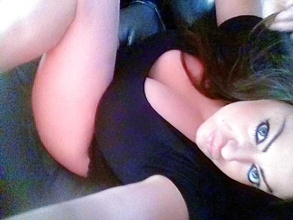 25P Gorgeous big boobs milf