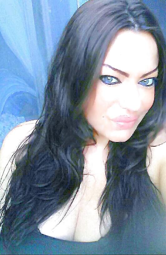 25P Gorgeous big boobs milf