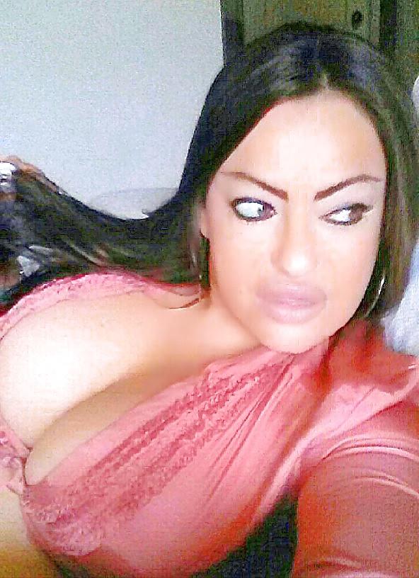 25P Gorgeous big boobs milf