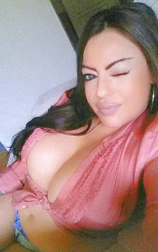 25P Gorgeous big boobs milf