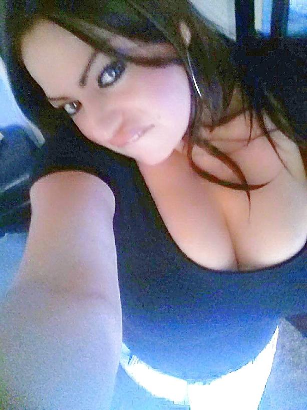 25P Gorgeous big boobs milf