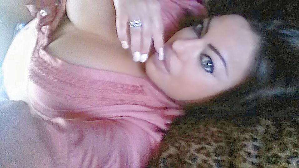25P Gorgeous big boobs milf