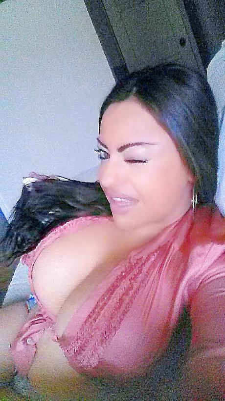 25P Gorgeous big boobs milf