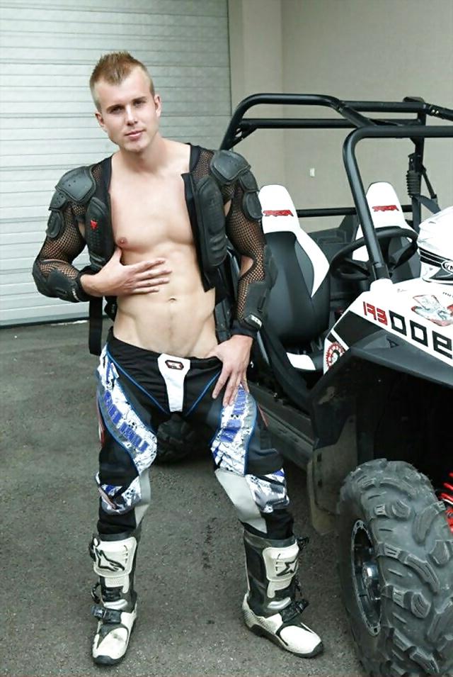 25P Motorbike fuck, gear, leather, motorcycle. Anal.