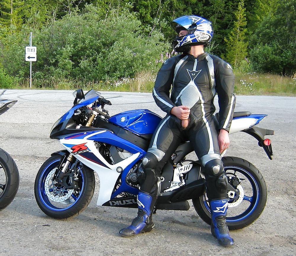 25P Motorbike fuck, gear, leather, motorcycle. Anal.