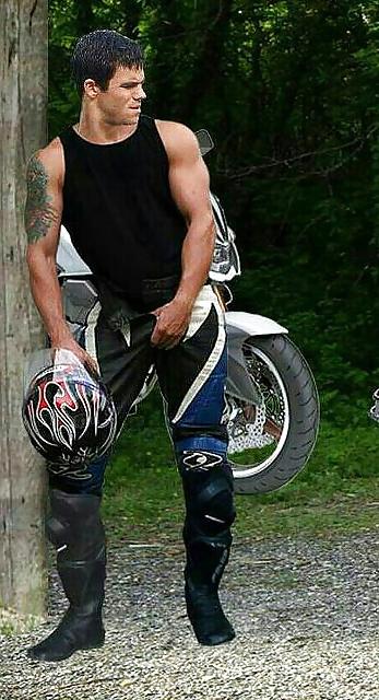 25P Motorbike fuck, gear, leather, motorcycle. Anal.