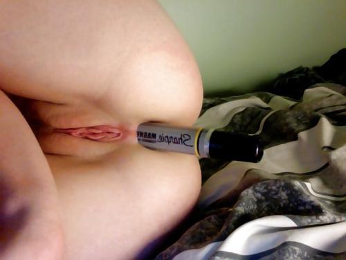 25P Bizarre Insertion Sluts (Anal Objects)