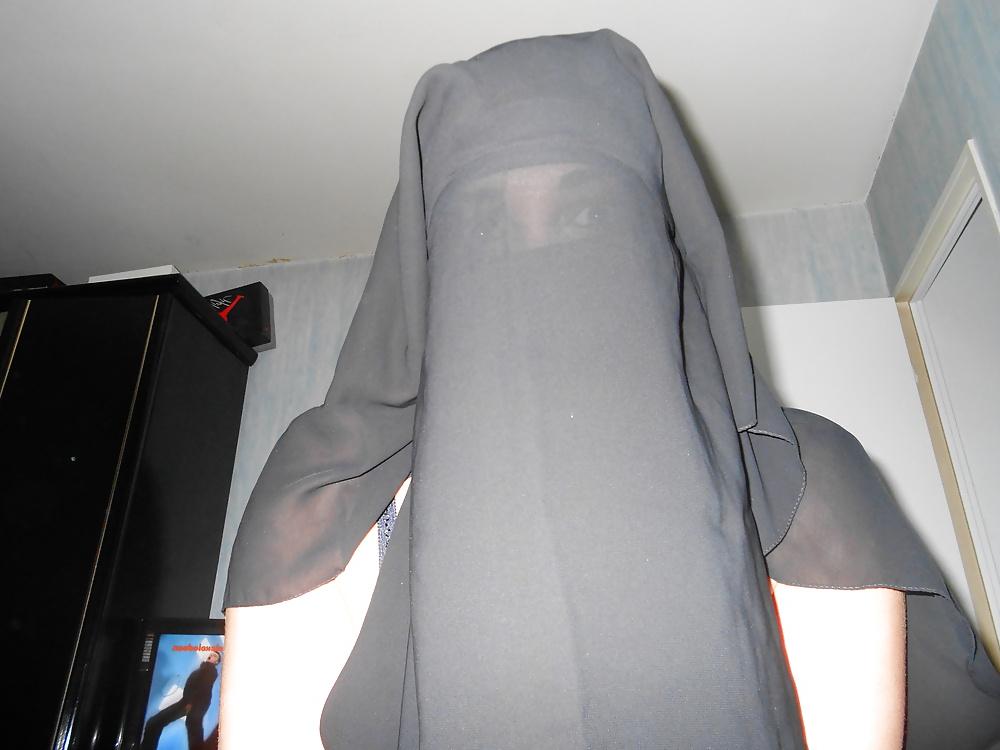 5P Hijab slut and her big boobs 