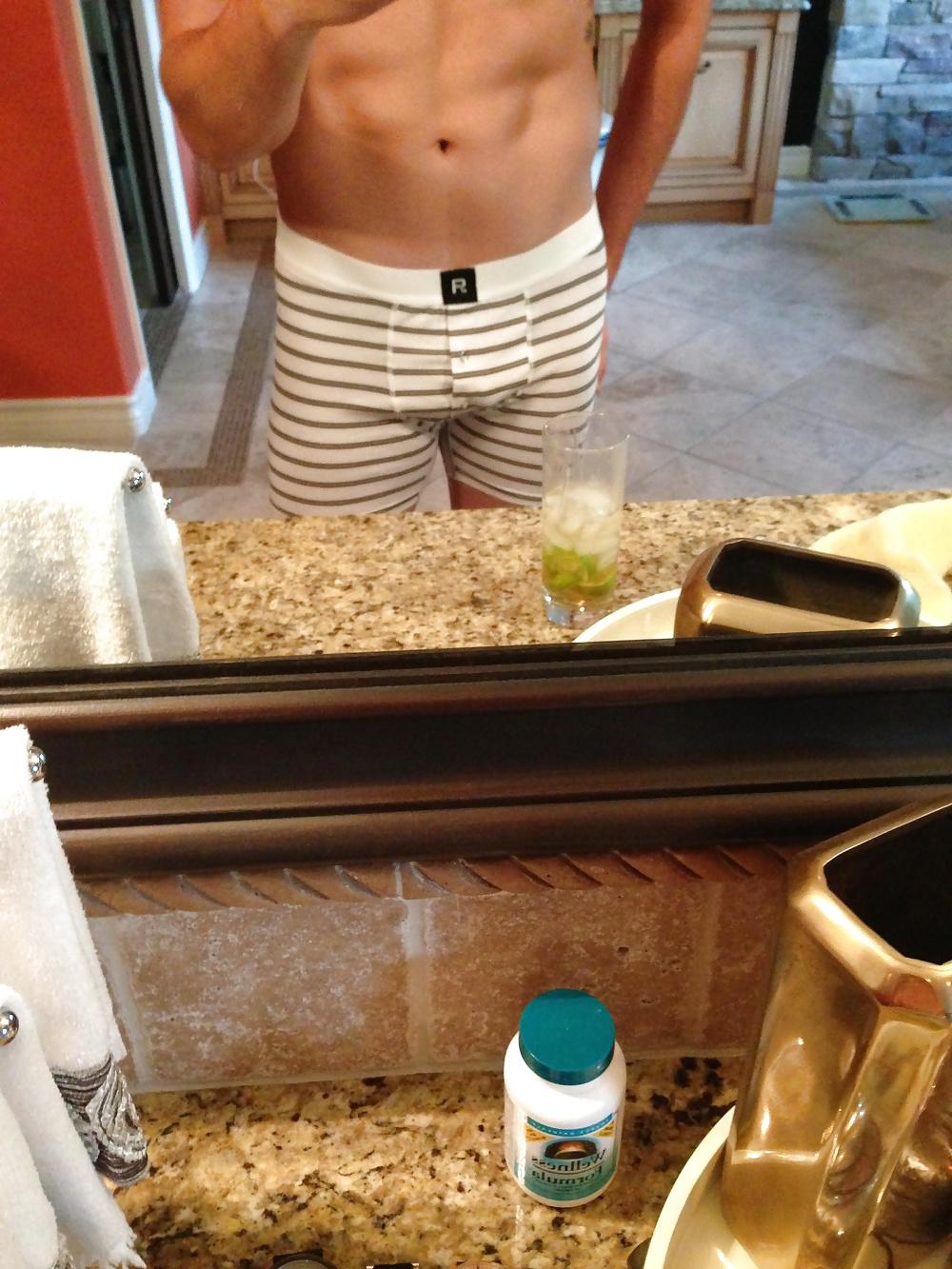 25P Kaley Cuoco Leaked Pics