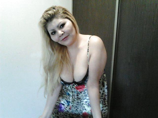 16P Cant stop watching her big boobs