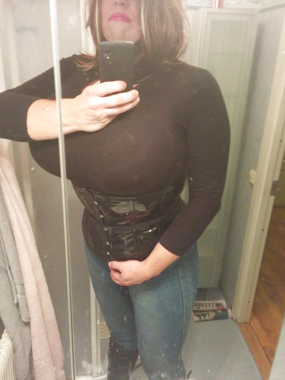 22P New Jonna big boobs and tight jeans