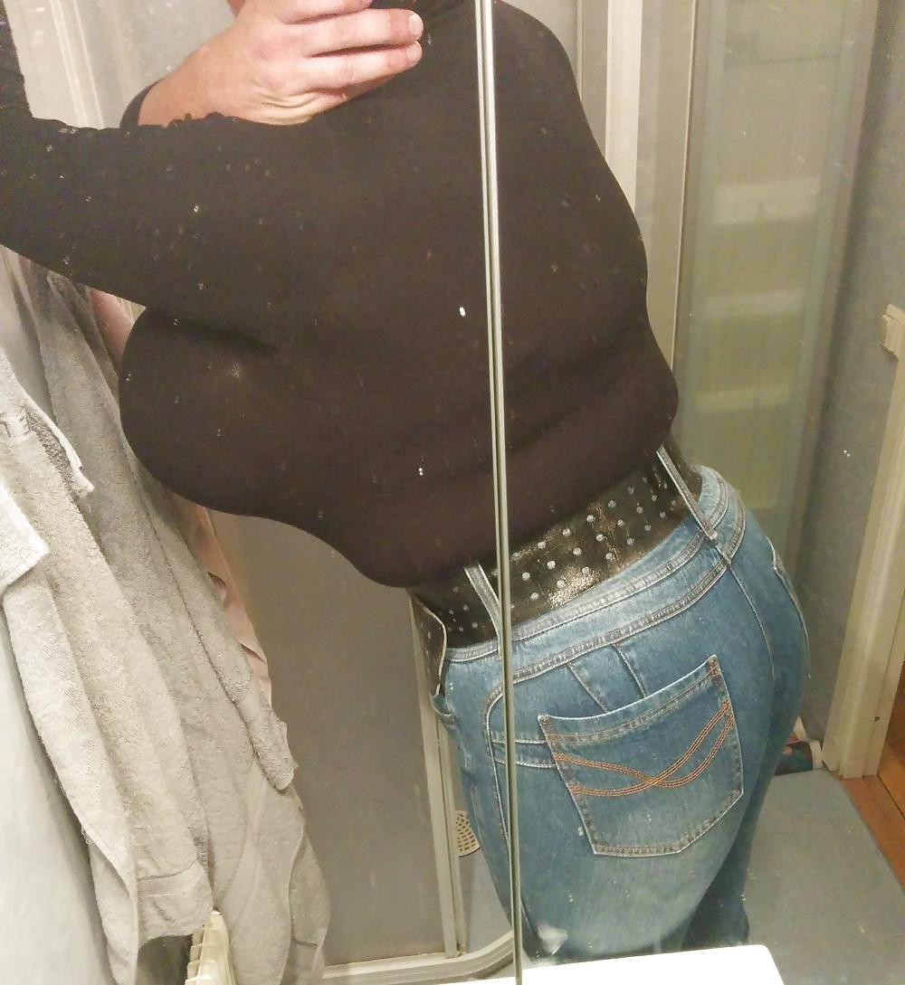 22P New Jonna big boobs and tight jeans