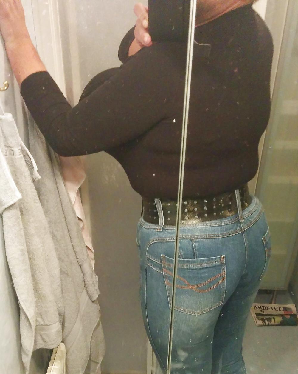 22P New Jonna big boobs and tight jeans