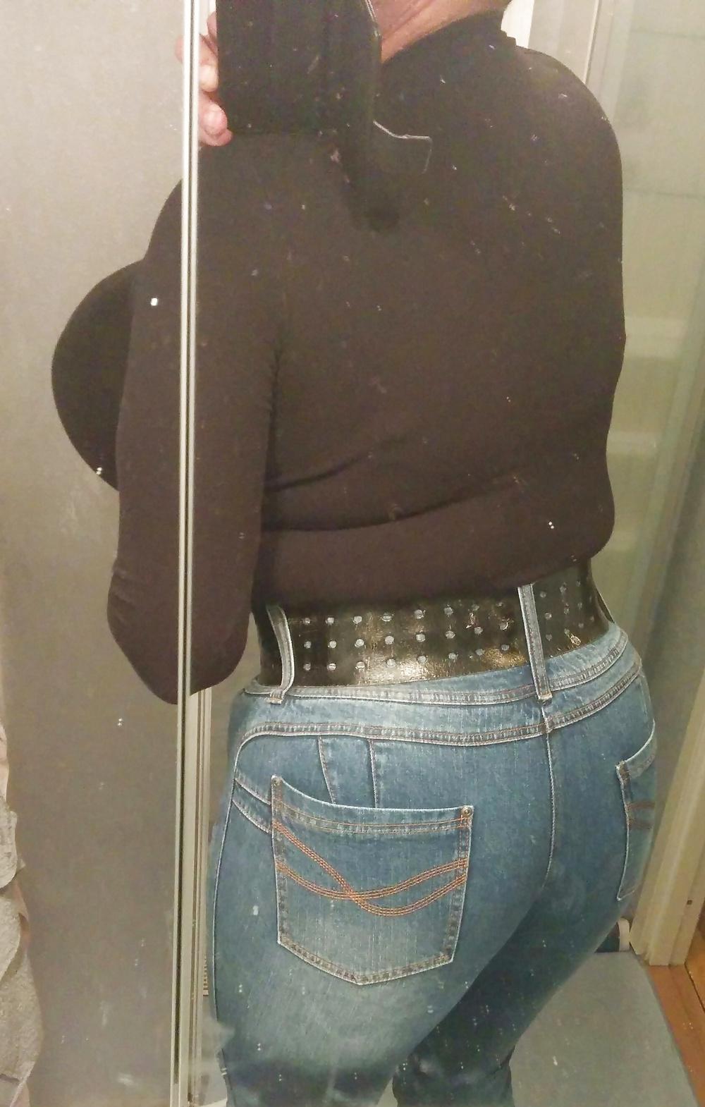 22P New Jonna big boobs and tight jeans