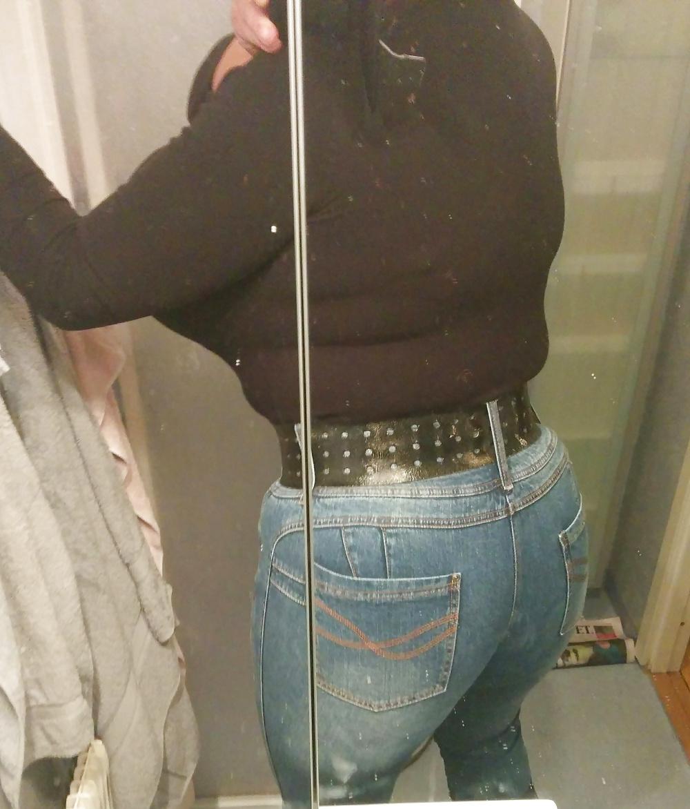 22P New Jonna big boobs and tight jeans