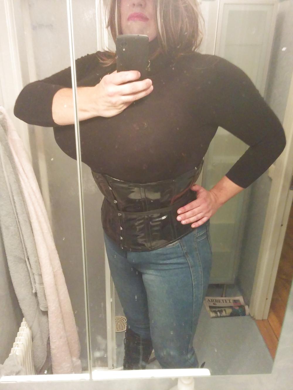 22P New Jonna big boobs and tight jeans