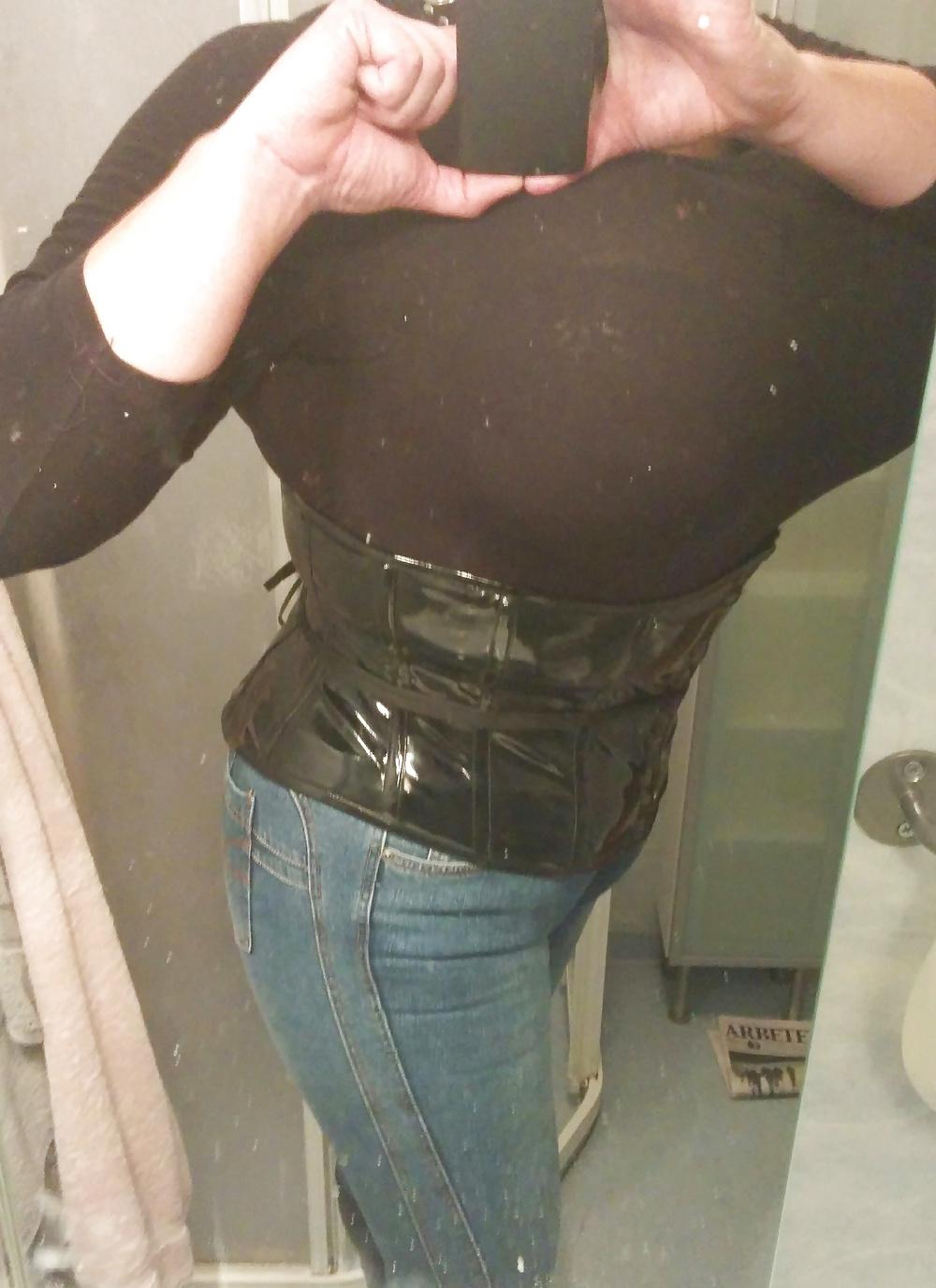 22P New Jonna big boobs and tight jeans