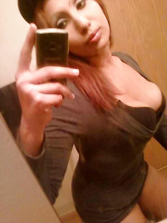 10P Horny latn milf stripper