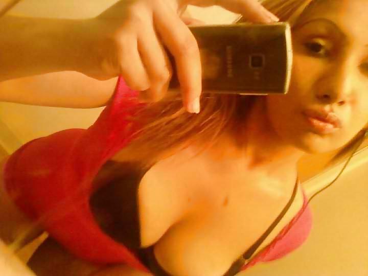 10P Horny latn milf stripper