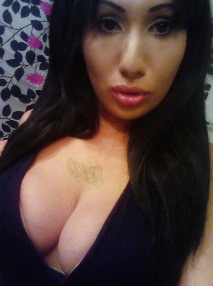 10P Horny latn milf stripper