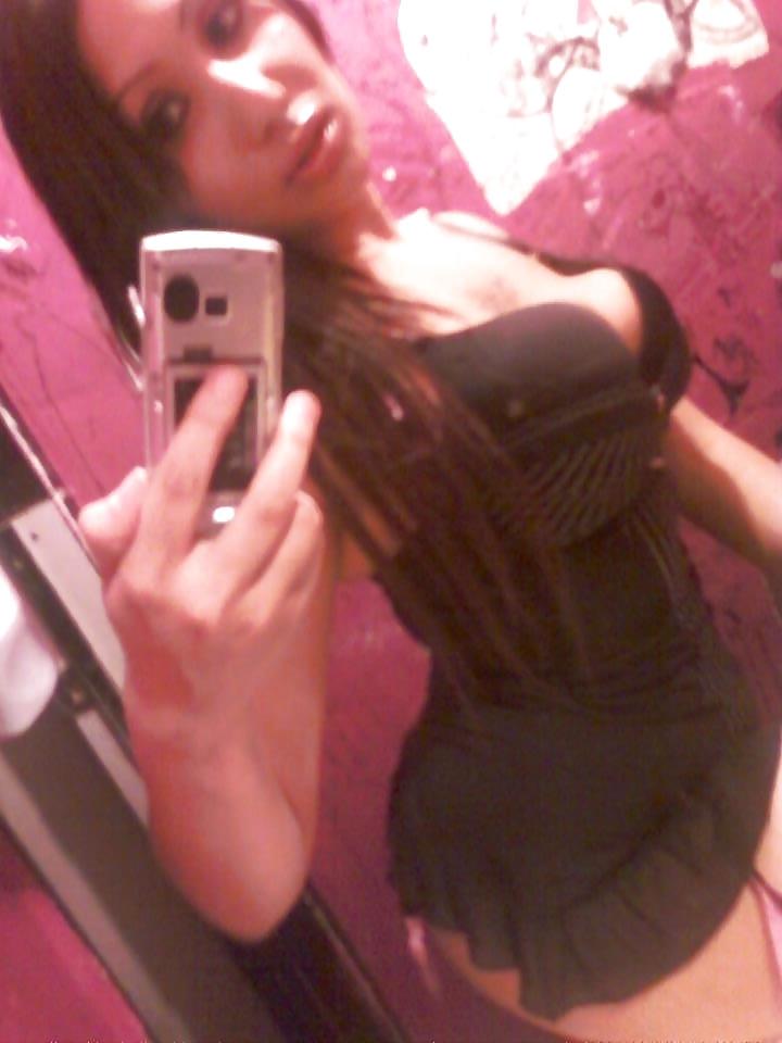 10P Horny latn milf stripper