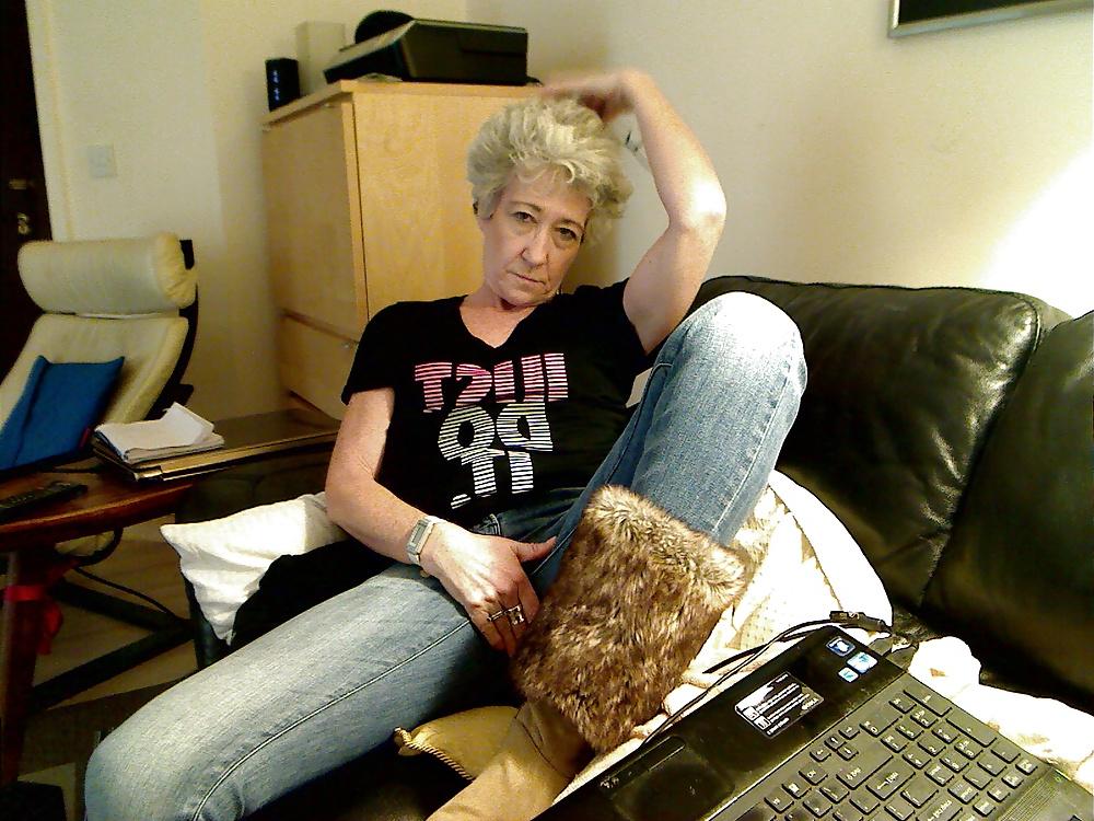 6P Aine in her furry boots and jeans,,,, lol 