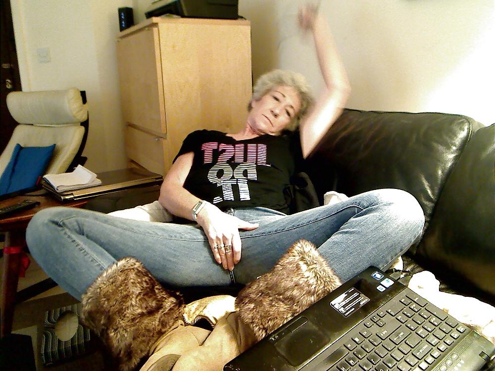 6P Aine in her furry boots and jeans,,,, lol 