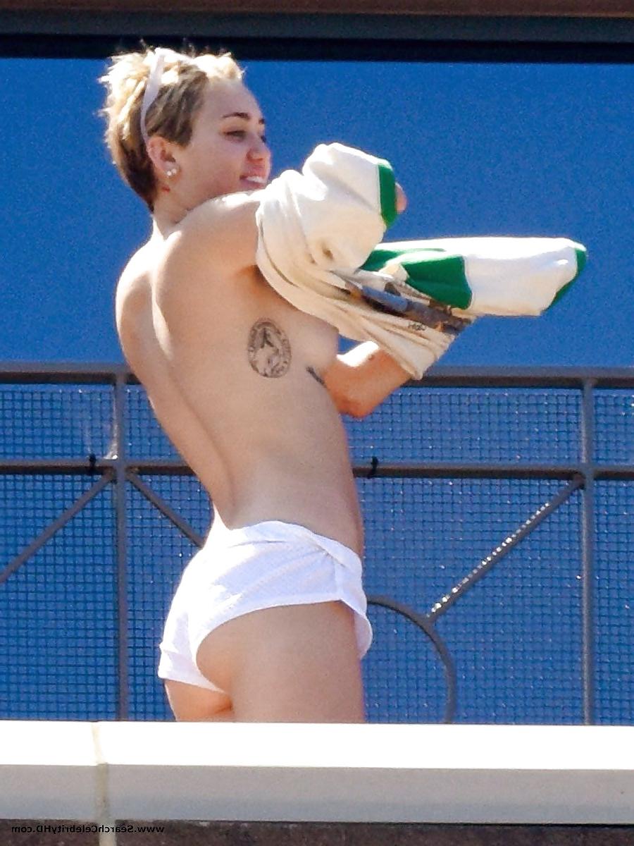 20P Miley Cyrus Showing Tits On Hotel Balcony In Sydney