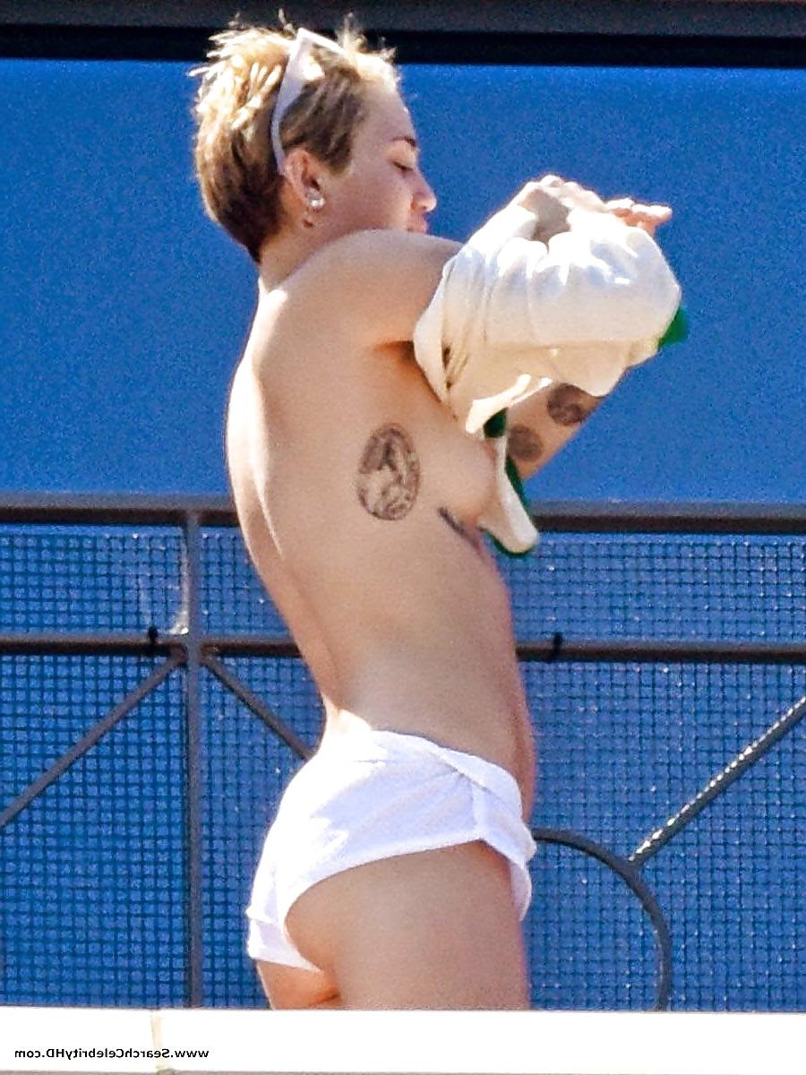 20P Miley Cyrus Showing Tits On Hotel Balcony In Sydney