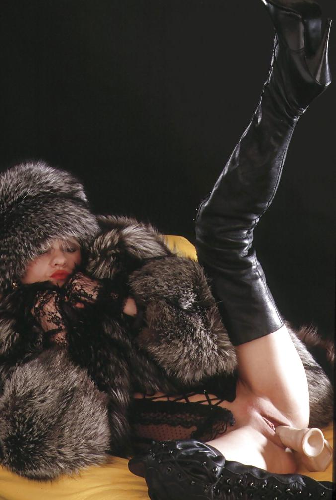 19P Vanessa Boots Heels Smoke Furs Toy's