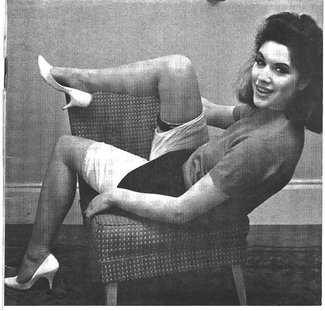 25P English ladies display legs 1960s