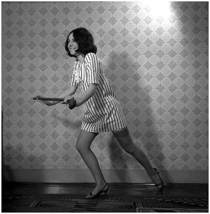 25P English ladies display legs 1960s