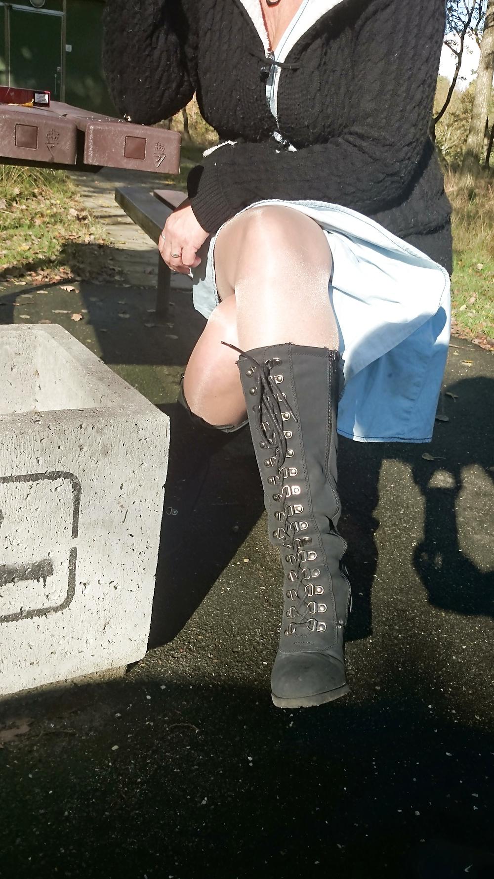 25P Stockings upskirt