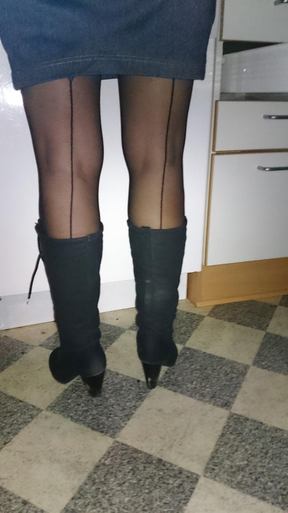 25P Stockings upskirt